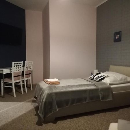 Pokoje Goscinne 30Stka Leczna Dış mekan fotoğraf